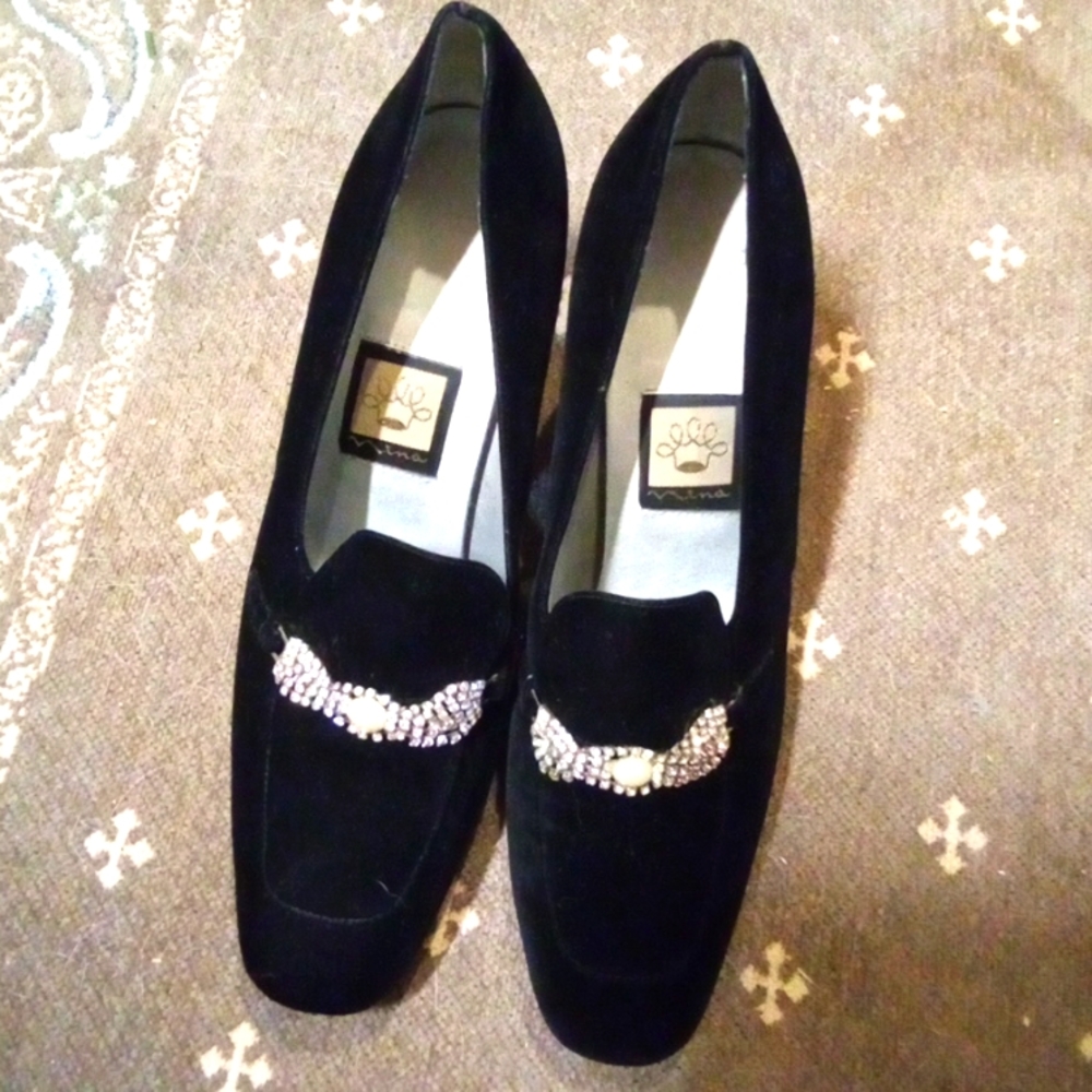 Nina beautiful velvet shoes with rhinestone and pearl embellishment. - Picture 1 of 3